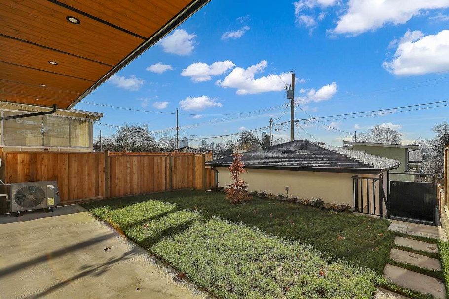 2 3558 Turner Street Vancouver, BC - 31