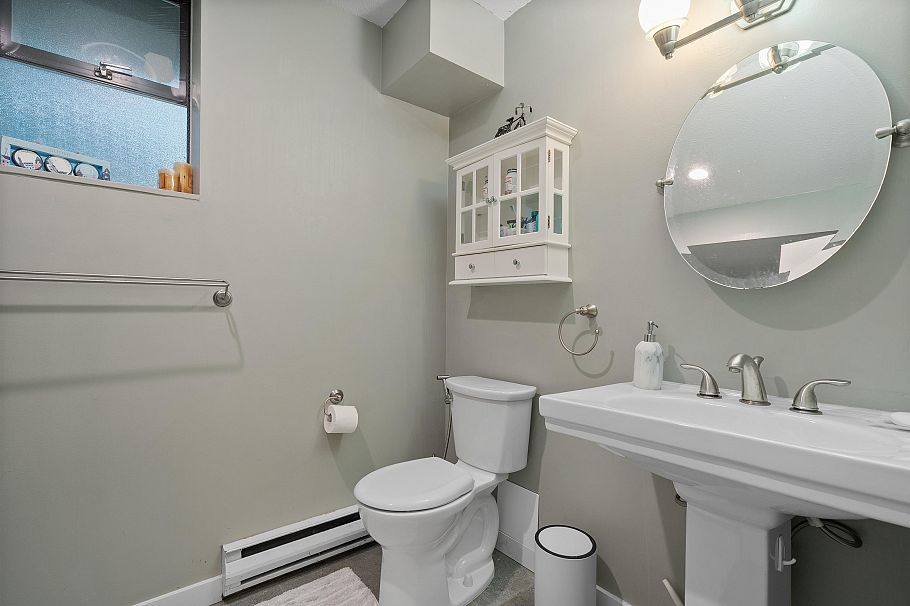 5625 Eagle Court North Vancouver, BC - 25