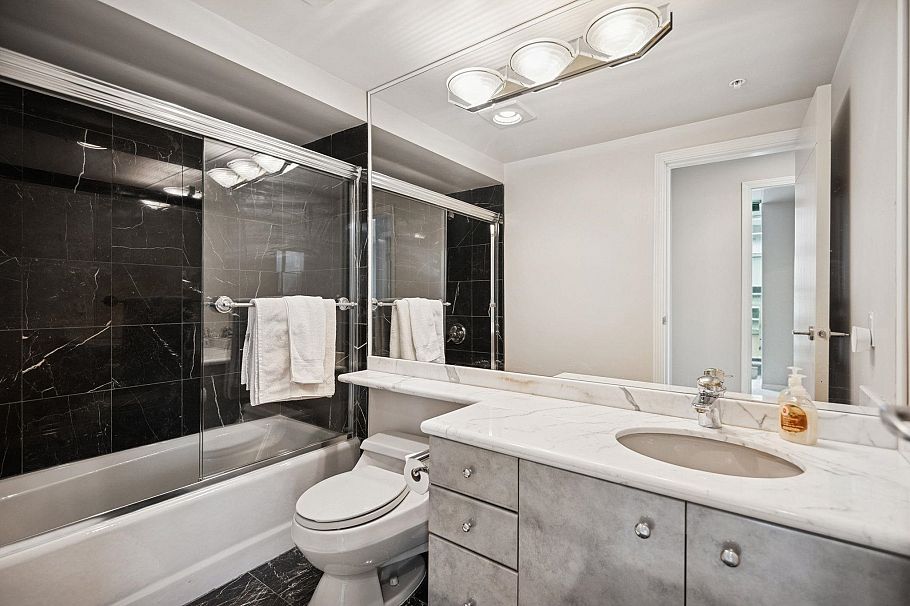 PH 3-4 1383 Howe Street Vancouver, BC - 20