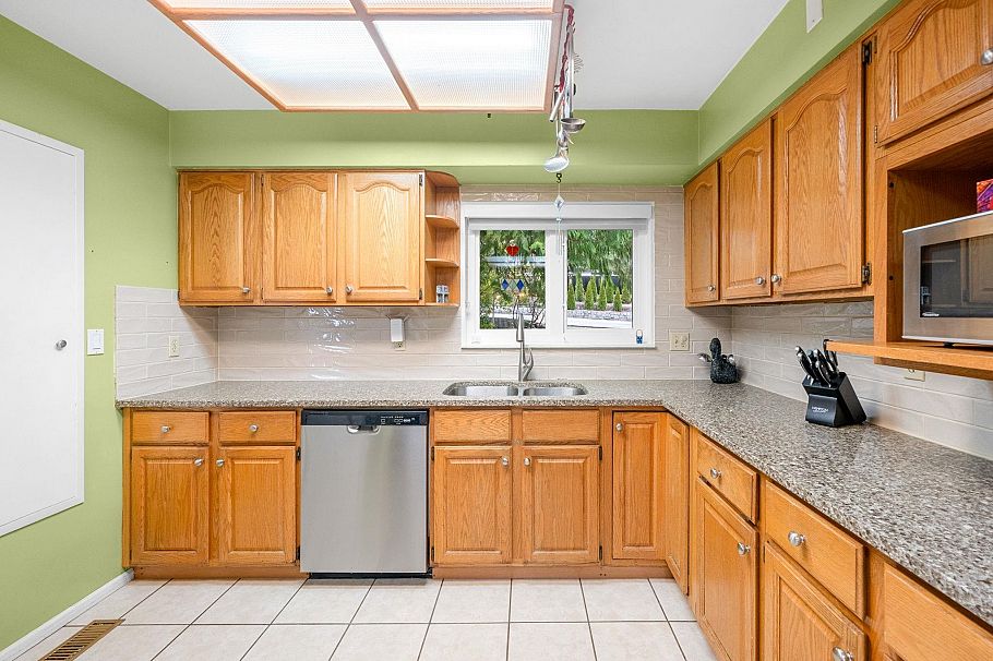 479 E 29th Street North Vancouver, BC - 7