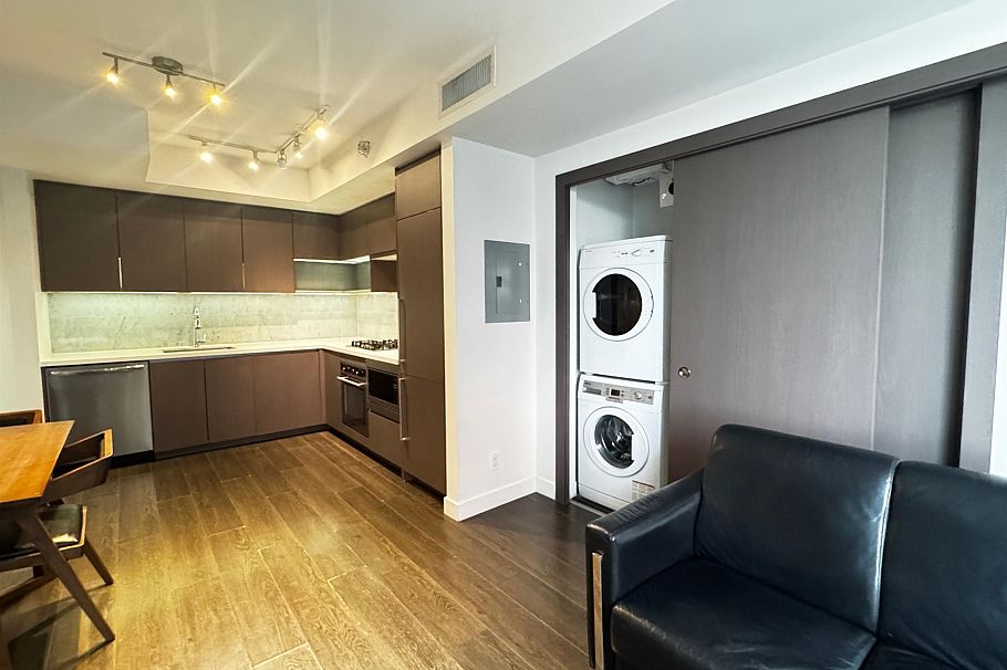 755 38 SMITHE STREET, Vancouver BC V6B 0B5 Vancouver, BC - 2