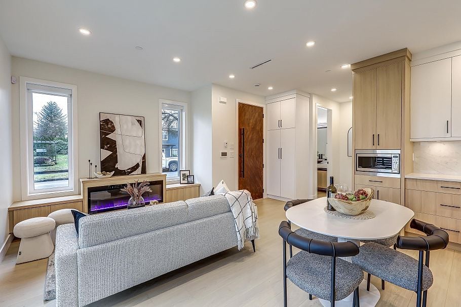 2 3695 E 26 Avenue Vancouver, BC - 14