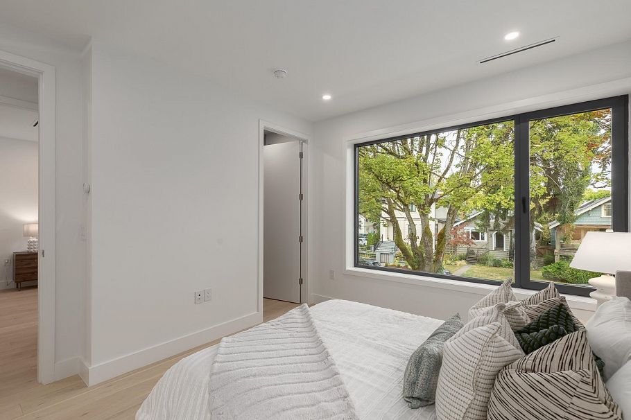 1 3186 W 11th Avenue Vancouver, BC - 12