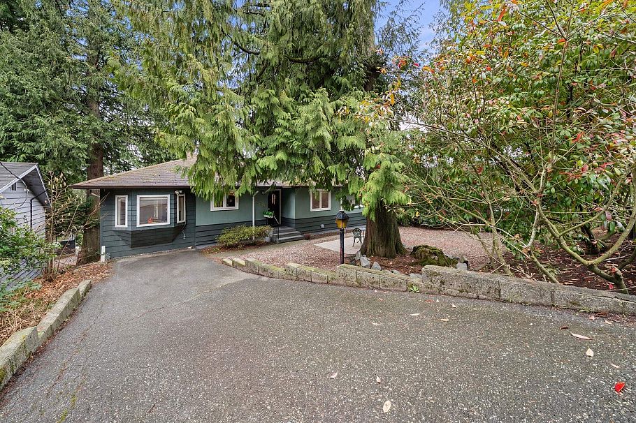 479 E 29th Street North Vancouver, BC - 36