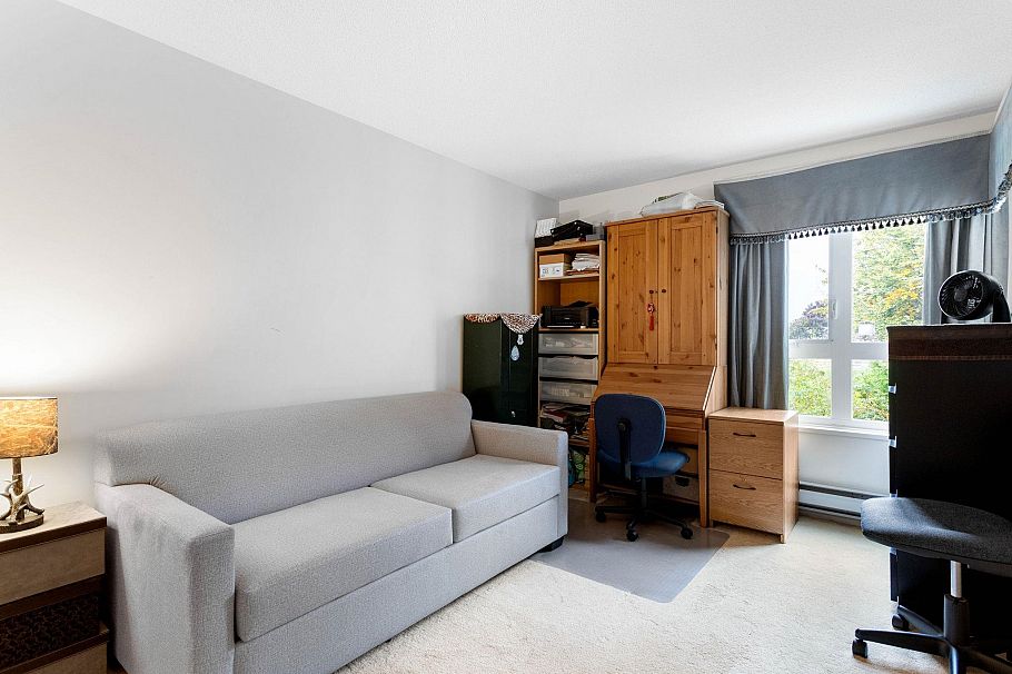 301 106 W Kings Road North Vancouver, BC - 22