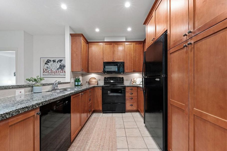 106 3125 Capilano Crescent North Vancouver, BC - 2