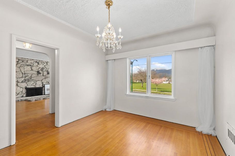 2880 Oxford Street Vancouver, BC - 12