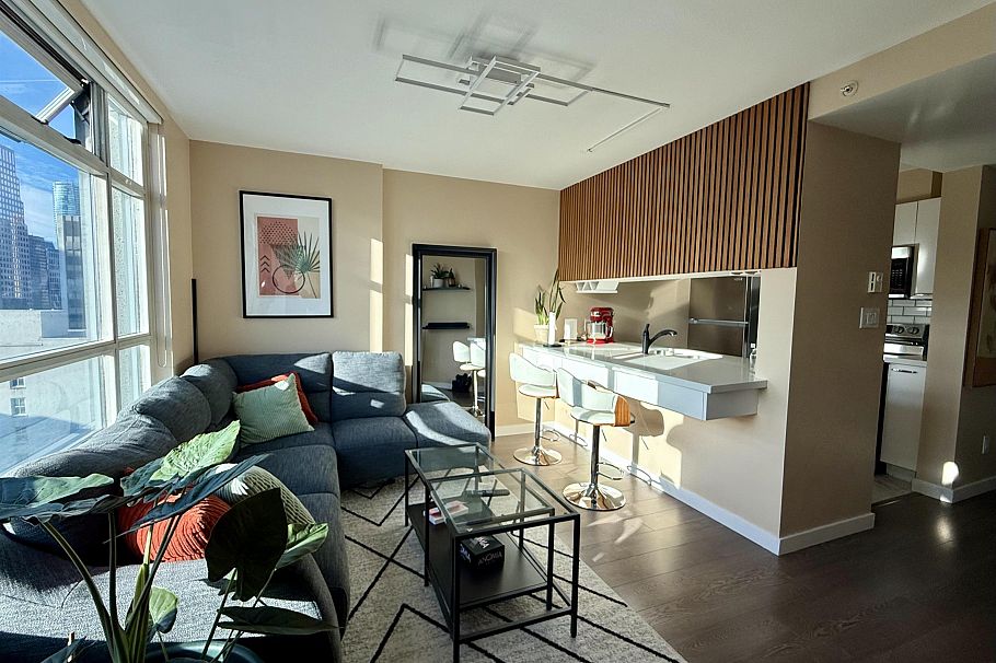 1701 438 Seymour Street Vancouver, BC - 1