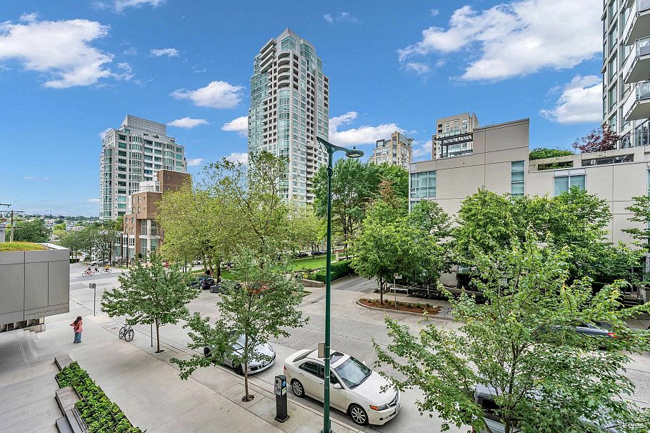 303 1480 Howe Street Vancouver, BC - 5