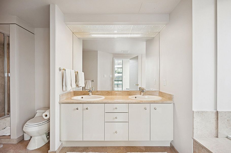 PH 3-4 1383 Howe Street Vancouver, BC - 12