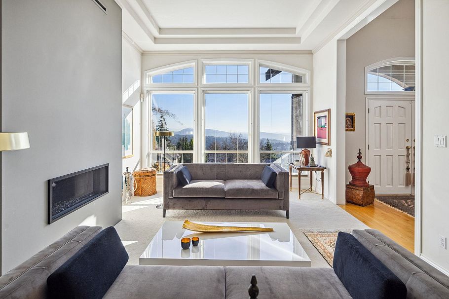 3823 Michener Way North Vancouver, BC - 2