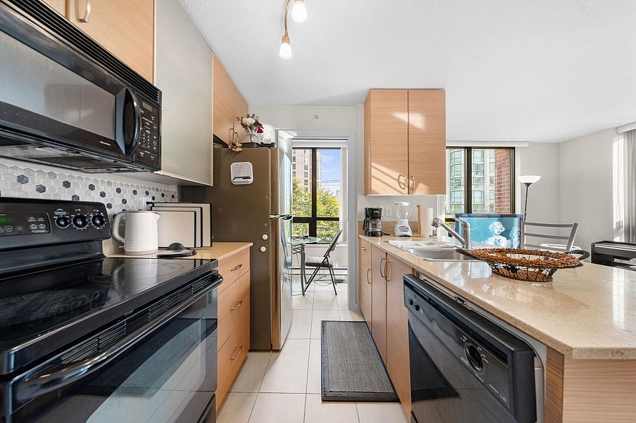 502 909 Mainland Street Vancouver, BC - 3