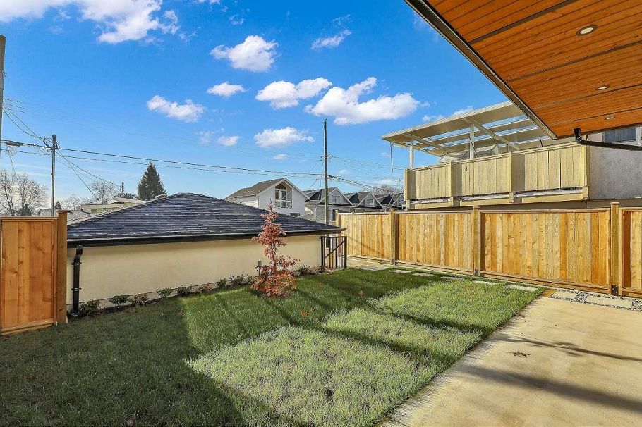 2 3558 Turner Street Vancouver, BC - 27