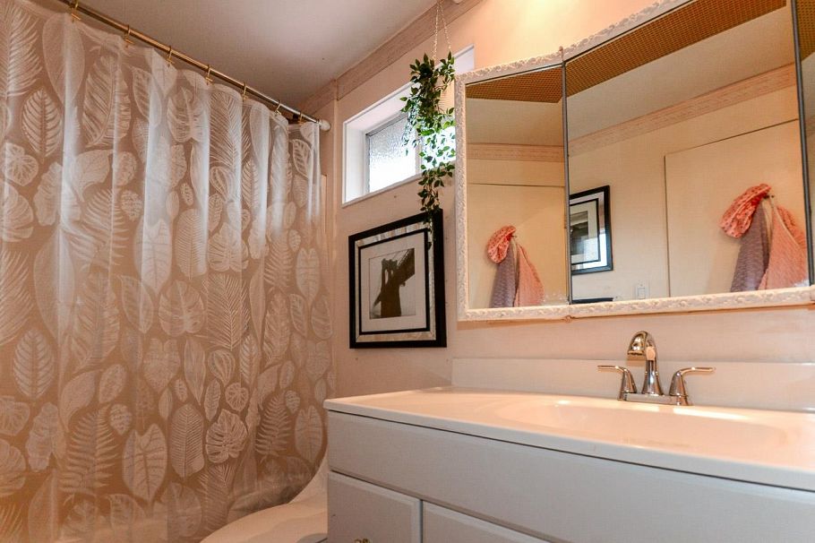 1733 Ross Road North Vancouver, BC - 9