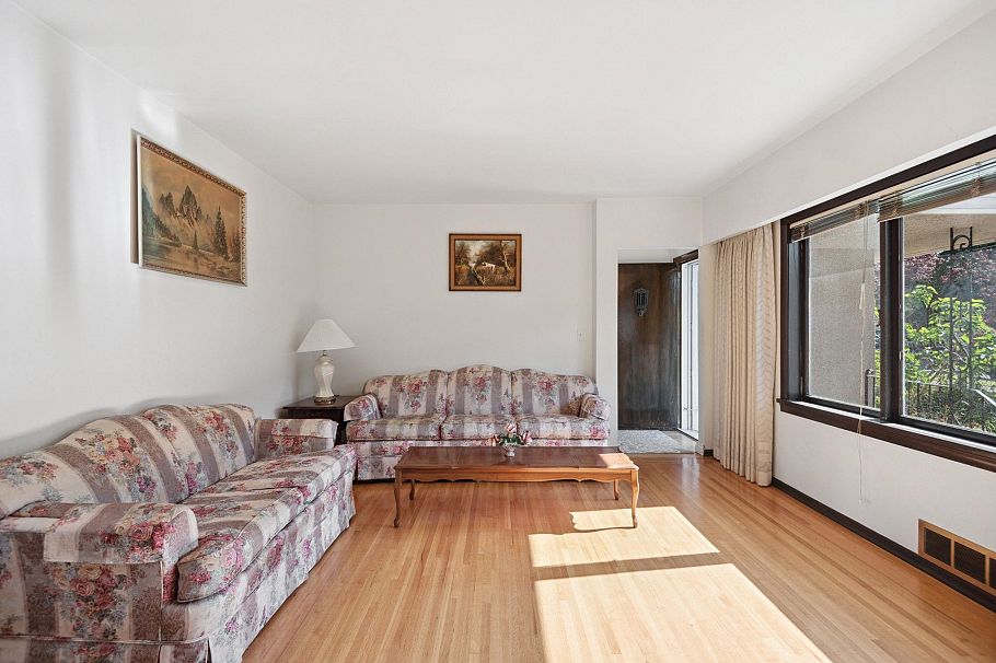 4262 Dumfries Street Vancouver, BC - 6