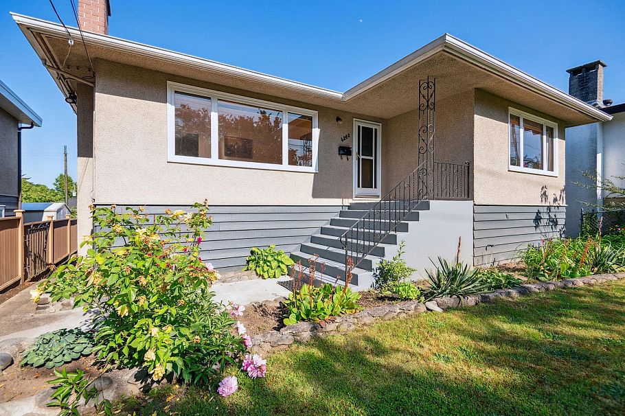 4262 Dumfries Street Vancouver, BC - 4