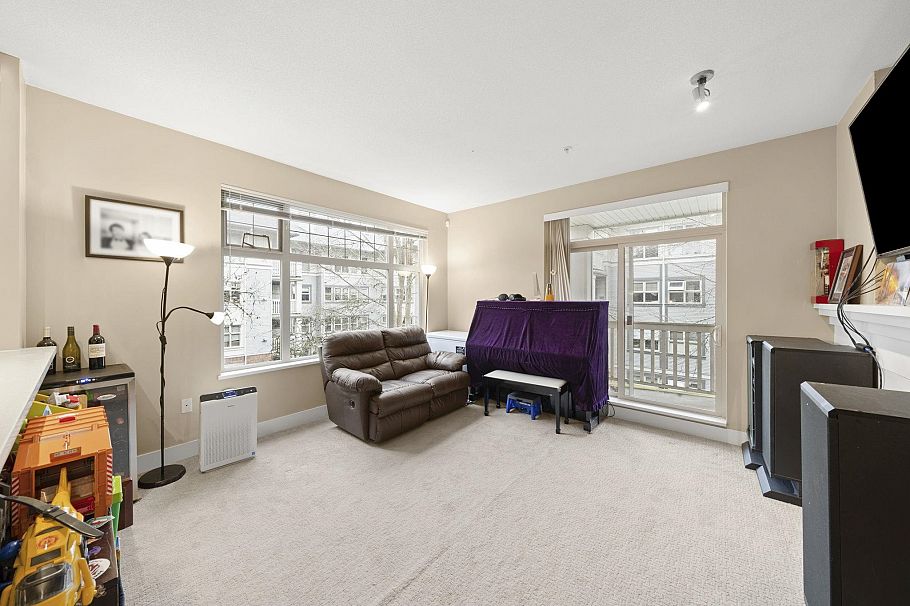 218 2083 W 33 Road Vancouver, BC - 2