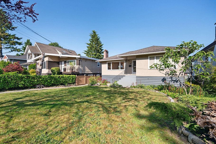 4262 Dumfries Street Vancouver, BC - 2