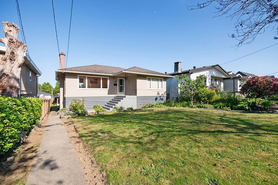 4262 Dumfries Street Vancouver, BC - 3
