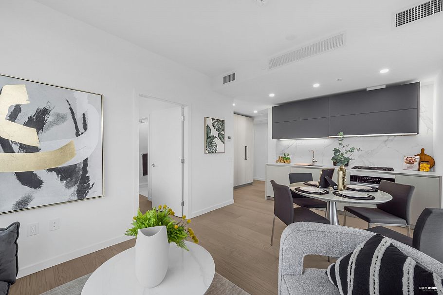 402 8415 Granville Street Vancouver, BC - 7