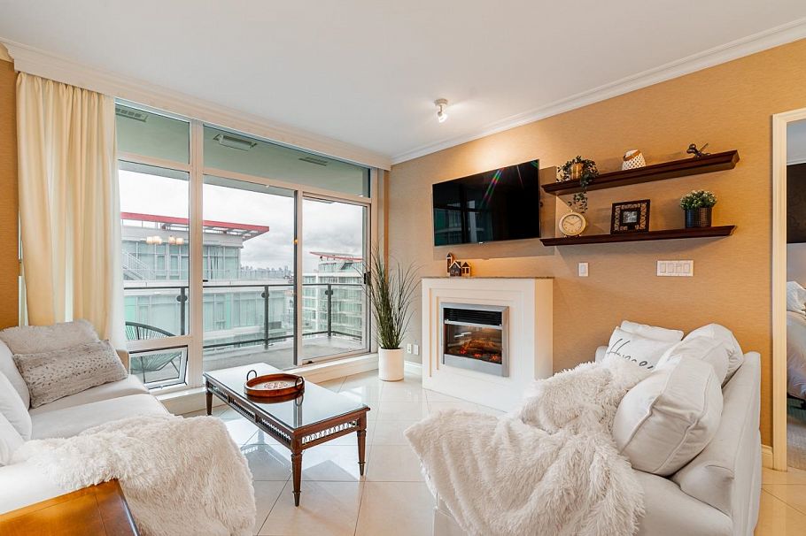 905 172 Victory Ship Way North Vancouver, BC - 1