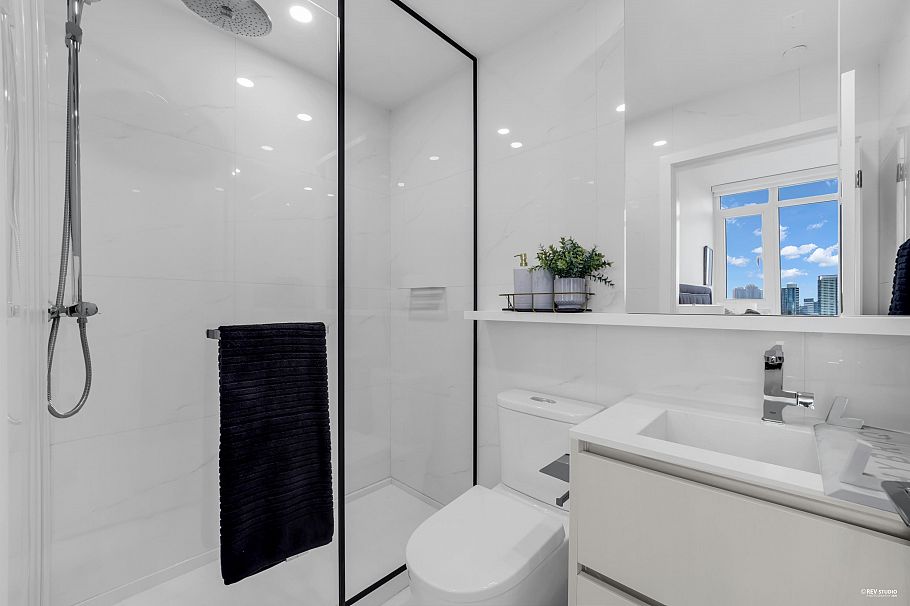 402 8415 Granville Street Vancouver, BC - 15