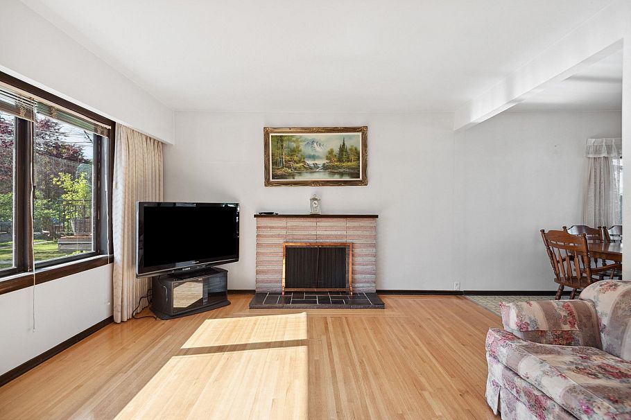 4262 Dumfries Street Vancouver, BC - 9