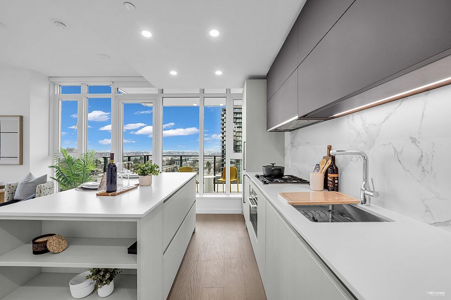 805 8415 Granville Street Vancouver, BC - 9