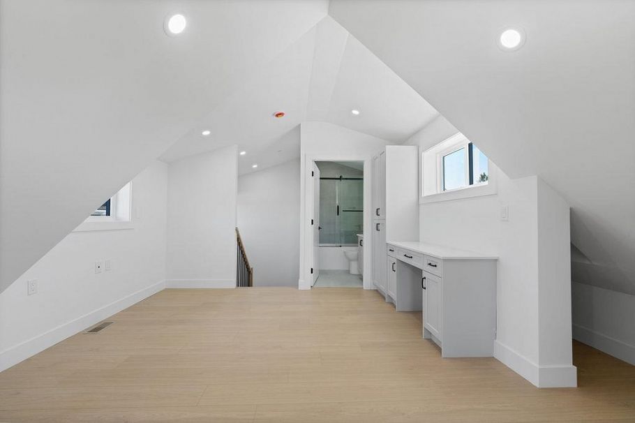 2 2447 E 41st Avenue Vancouver, BC - 21