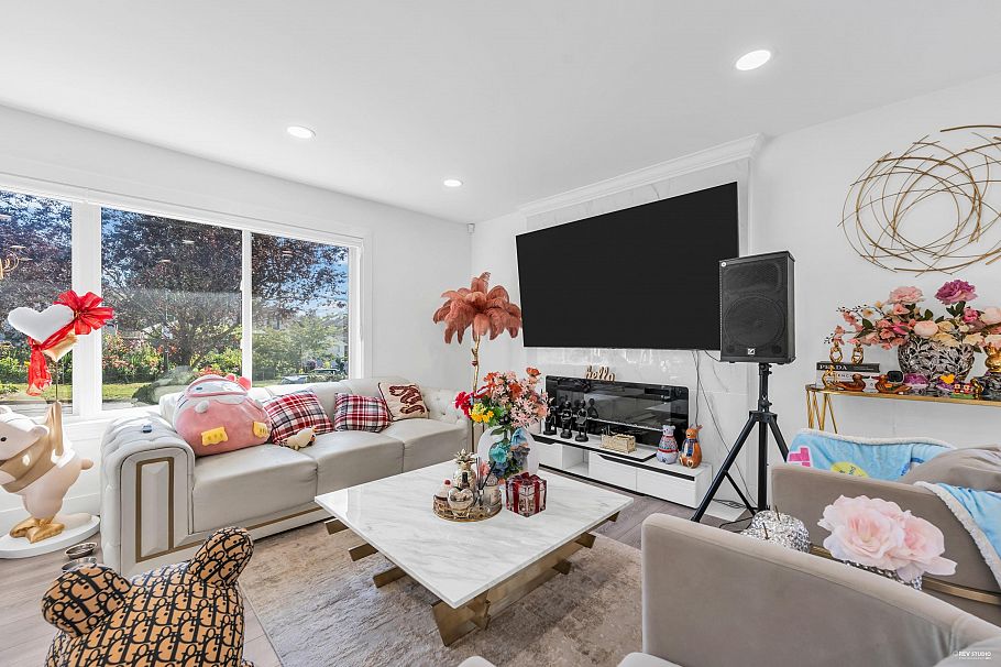 8025 Borden Street Vancouver, BC - 4