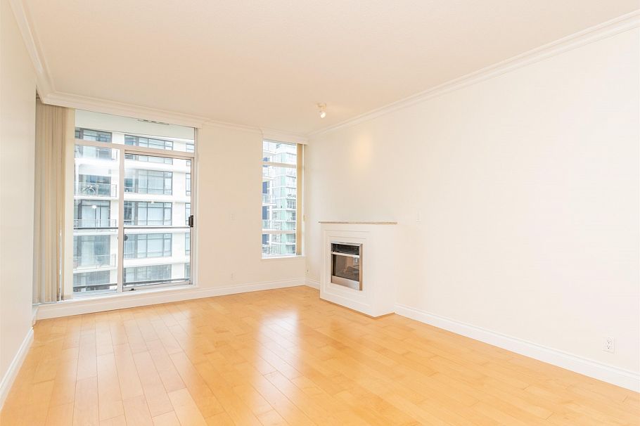 803 162 Victory Ship Way North Vancouver, BC - 9