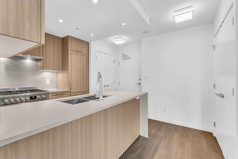 2502 5665 Boundary Road Vancouver, BC - 22