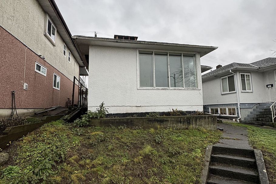 7654 Fraser Street Vancouver, BC - 5