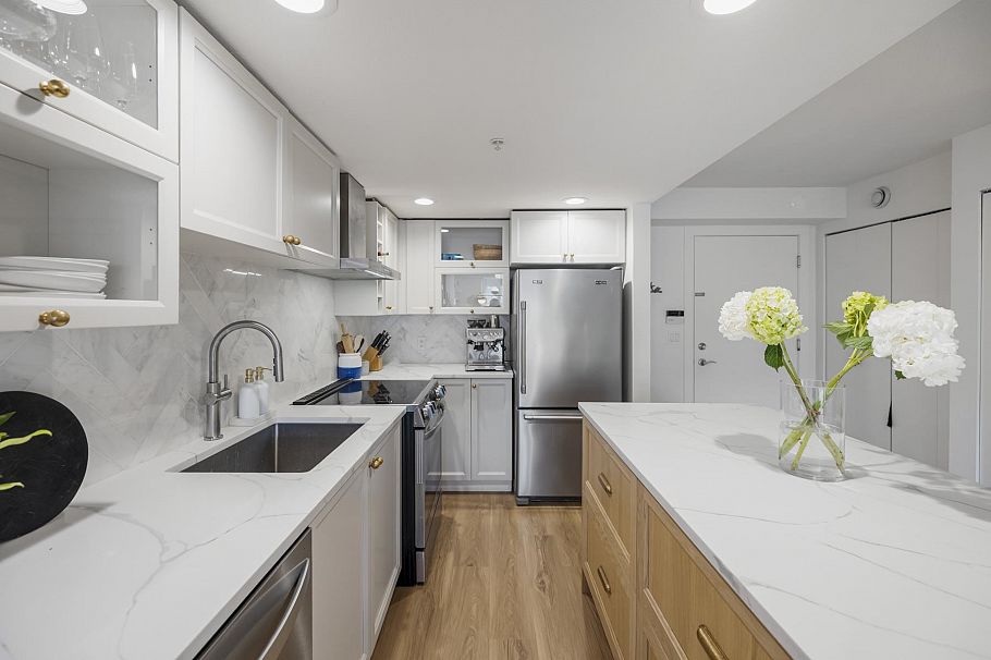 504 2137 W 10th Avenue Vancouver, BC - 4