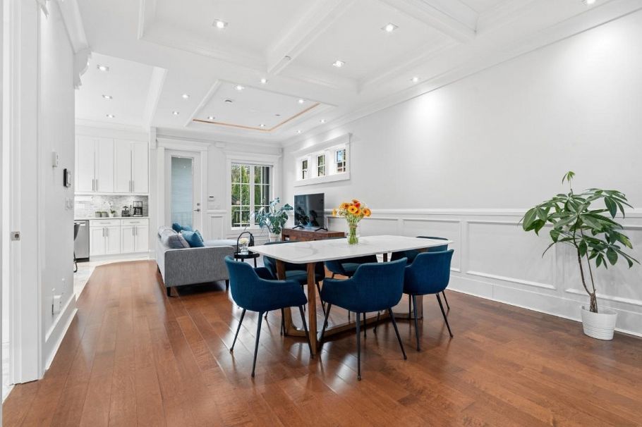 5058 Dunbar Street Vancouver, BC - 5