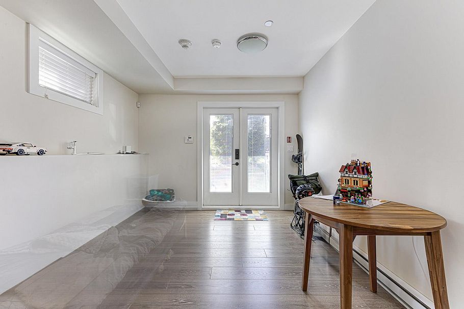 2488 E 34th Avenue Vancouver, BC - 24