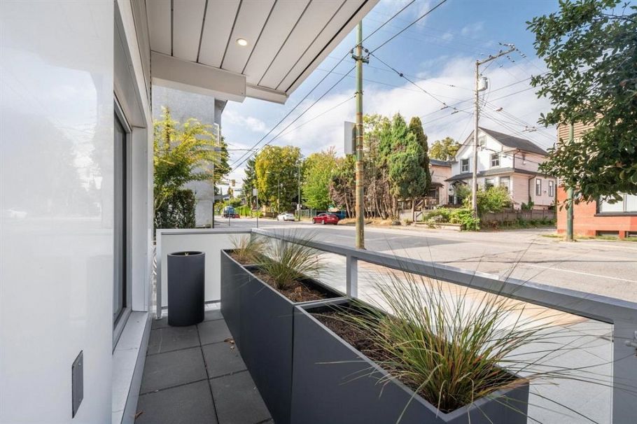 2512 Fraser Street Vancouver, BC - 23