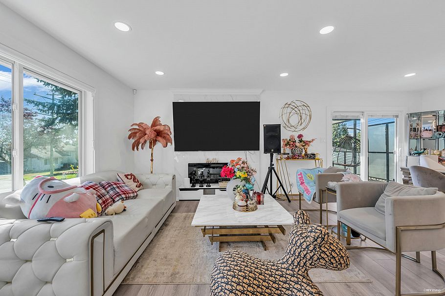 8025 Borden Street Vancouver, BC - 3