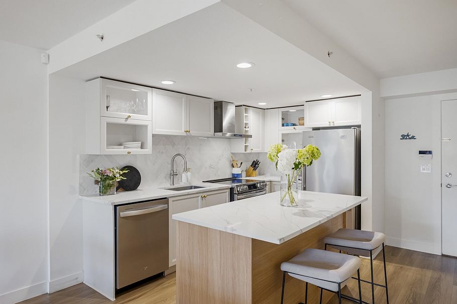 504 2137 W 10th Avenue Vancouver, BC - 1