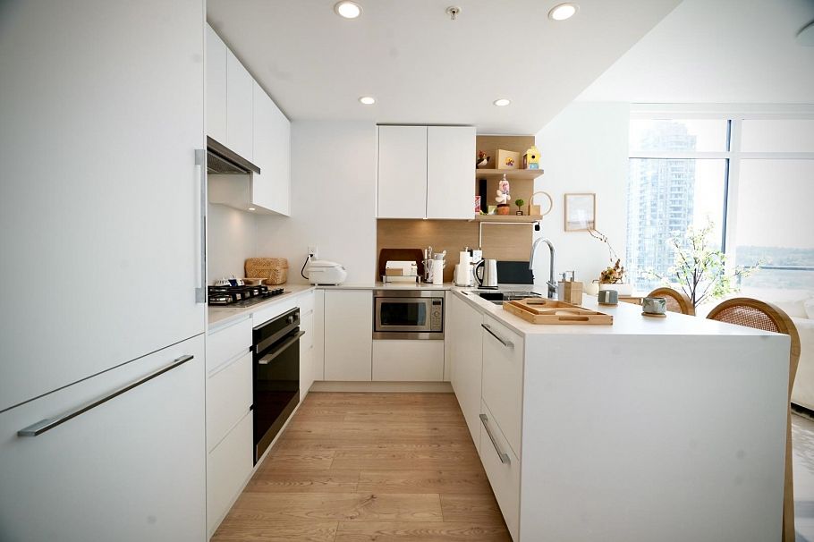 802 2181 Madison Avenue Burnaby, BC - 2