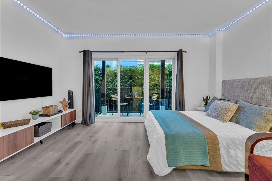 207 1655 Nelson Street Vancouver, BC - 1