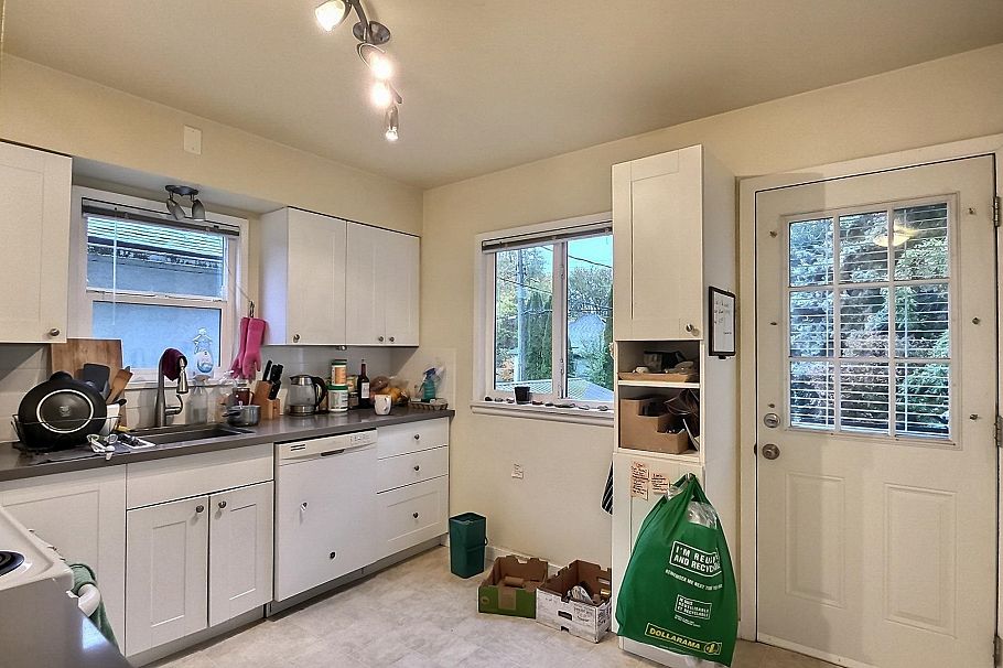 1621 Adanac Street Vancouver, BC - 10