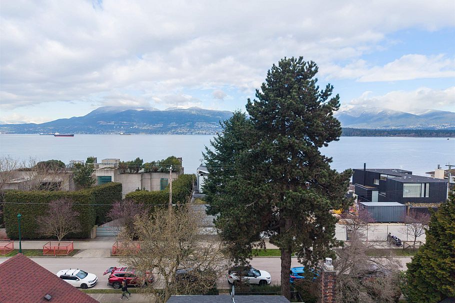 3044 Point Grey Road Vancouver, BC - 3