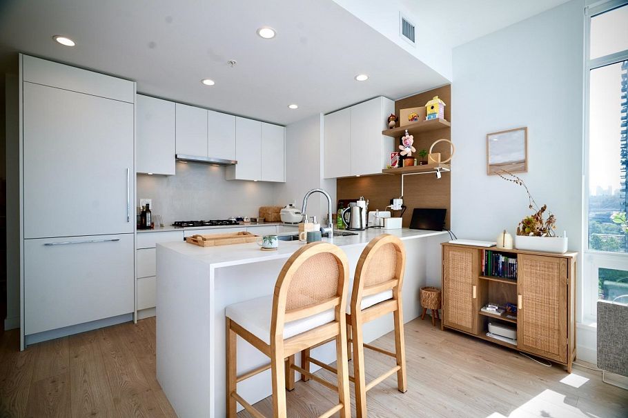 802 2181 Madison Avenue Burnaby, BC - 4