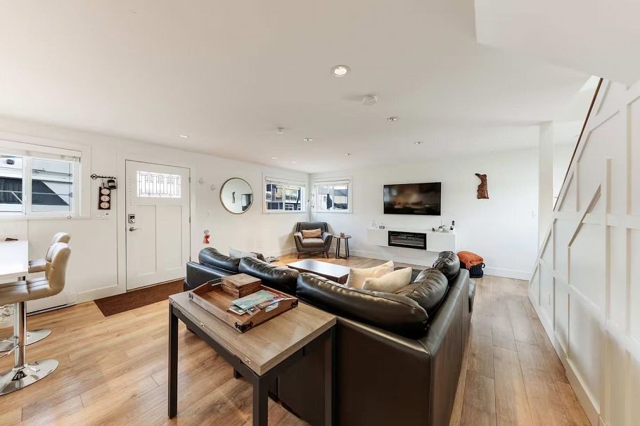 A015 415 Esplanade Avenue North Vancouver, BC - 19