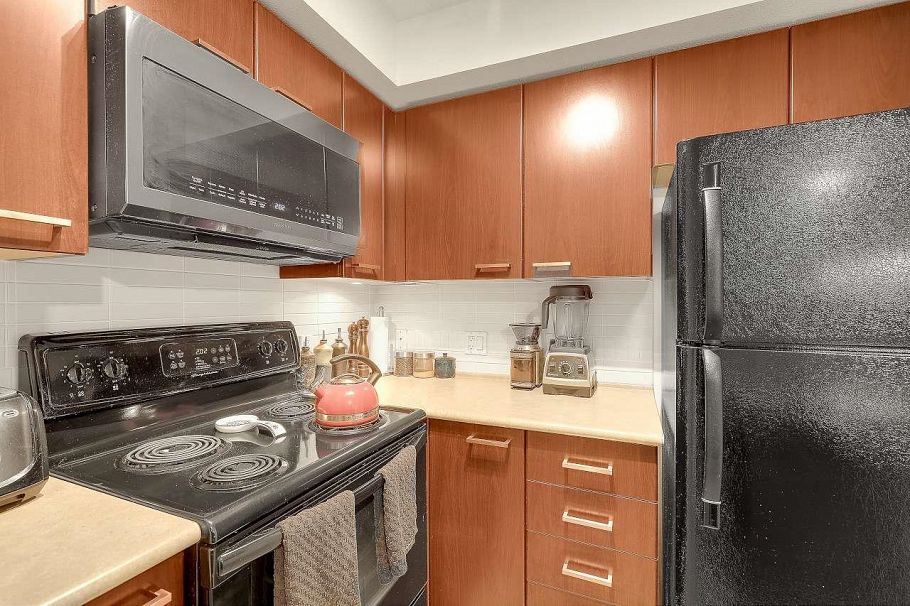 303 2525 Blenheim Street Vancouver, BC - 17