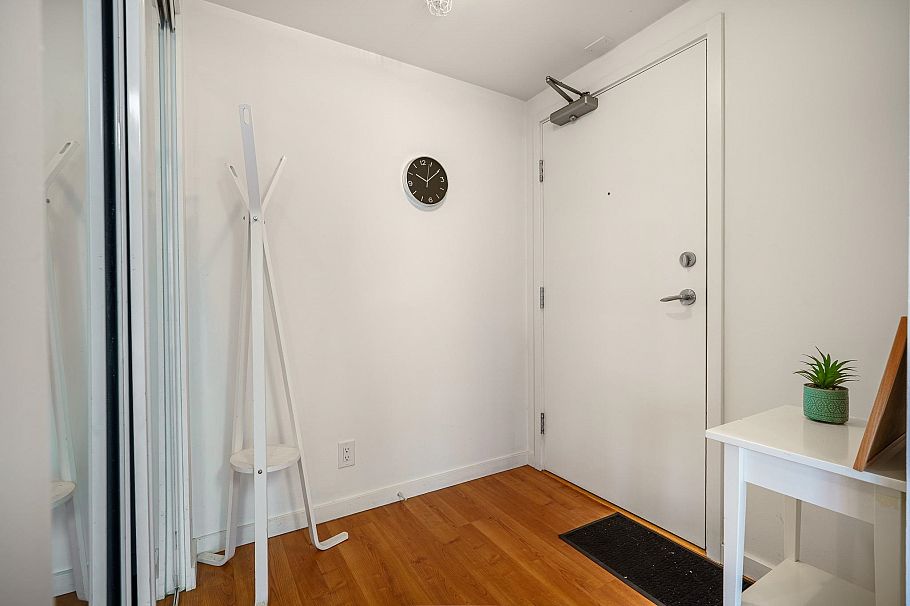 1209 111 W Georgia Street Vancouver, BC - 2