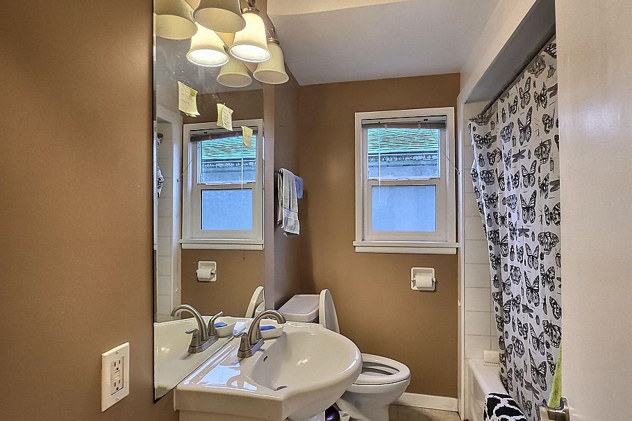 1621 Adanac Street Vancouver, BC - 14