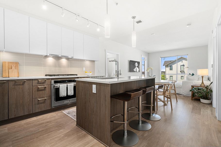 205 615 E 3rd Street North Vancouver, BC - 4