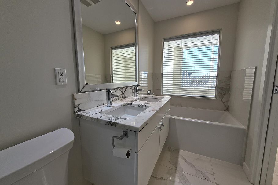 317 2033 W 10th Avenue Vancouver, BC - 9